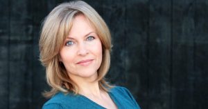 How old is Lini Evans? Age, birthday, and career background
